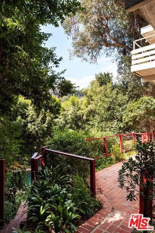 2764 Outpost Drive, Los Angeles, CA 90068