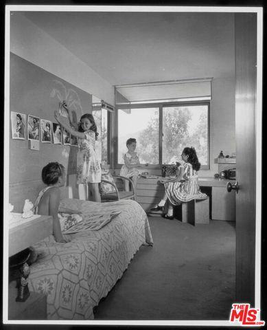 2764 Outpost Drive, Los Angeles, CA 90068