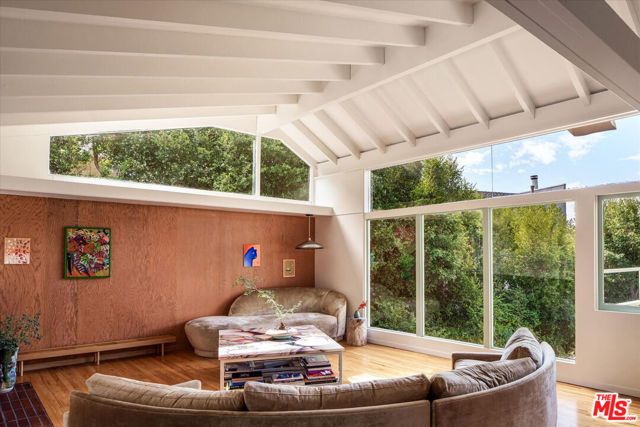 2764 Outpost Drive, Los Angeles, CA 90068