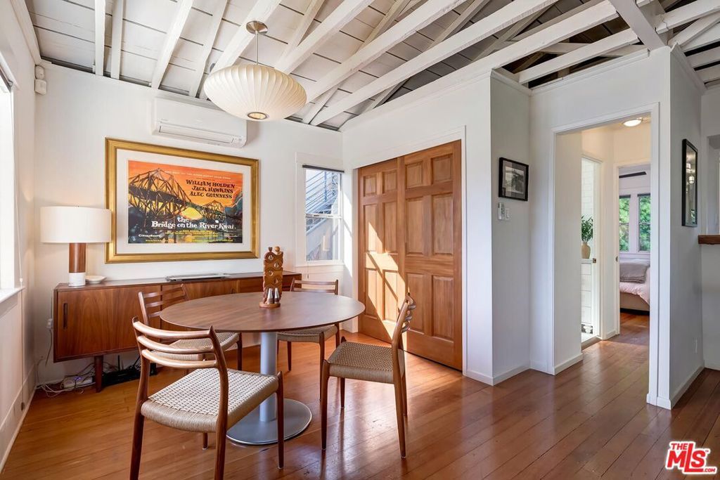 Image 10 of property listing at 667 Marine Street, Santa Monica, CA 90405