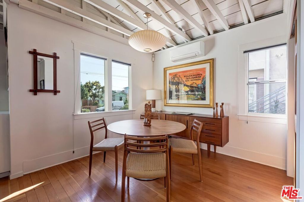 Image 11 of property listing at 667 Marine Street, Santa Monica, CA 90405