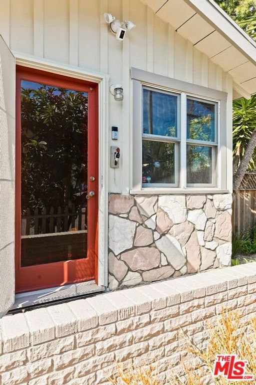 Image 2 of property listing at 667 Marine Street, Santa Monica, CA 90405