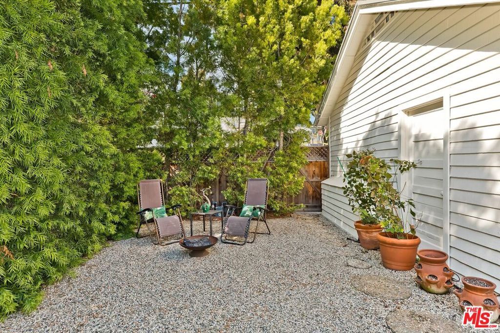 Image 27 of property listing at 667 Marine Street, Santa Monica, CA 90405