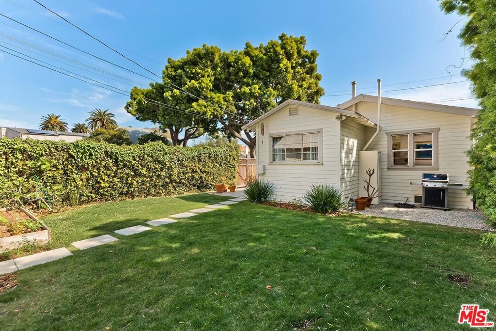Image 28 of property listing at 667 Marine Street, Santa Monica, CA 90405