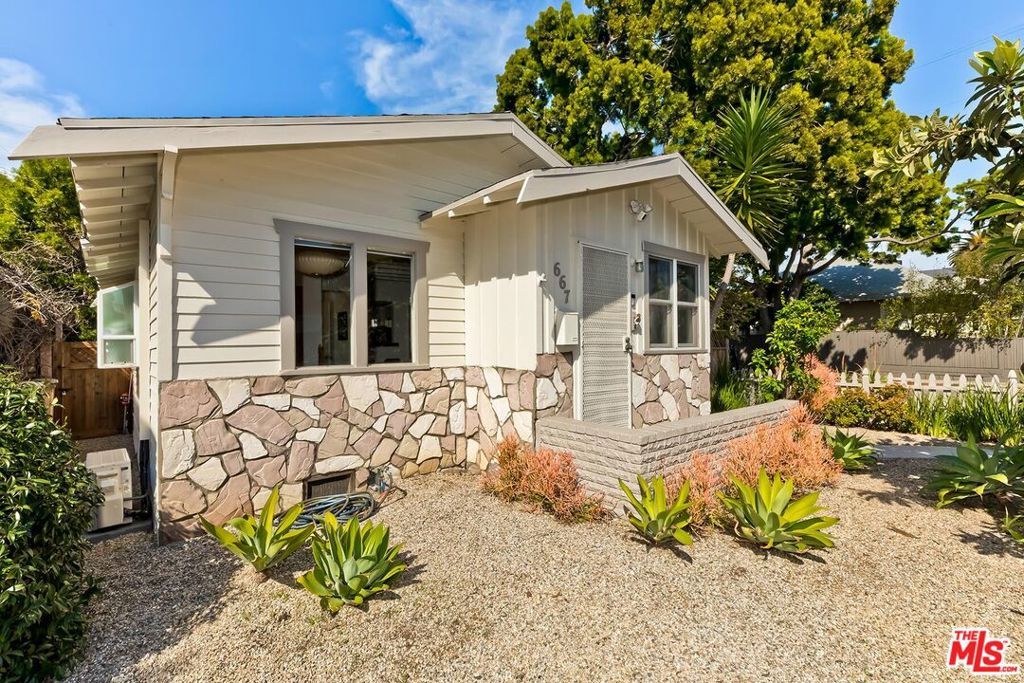 Image 33 of property listing at 667 Marine Street, Santa Monica, CA 90405