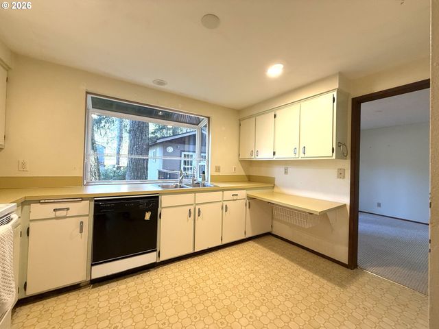 5035 WHITEAKER St, Eugene, OR 97405