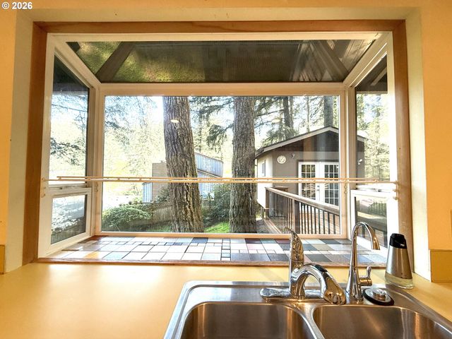 5035 WHITEAKER St, Eugene, OR 97405