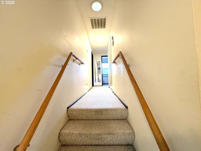 5035 WHITEAKER St, Eugene, OR 97405