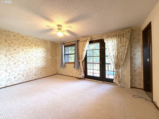 5035 WHITEAKER St, Eugene, OR 97405