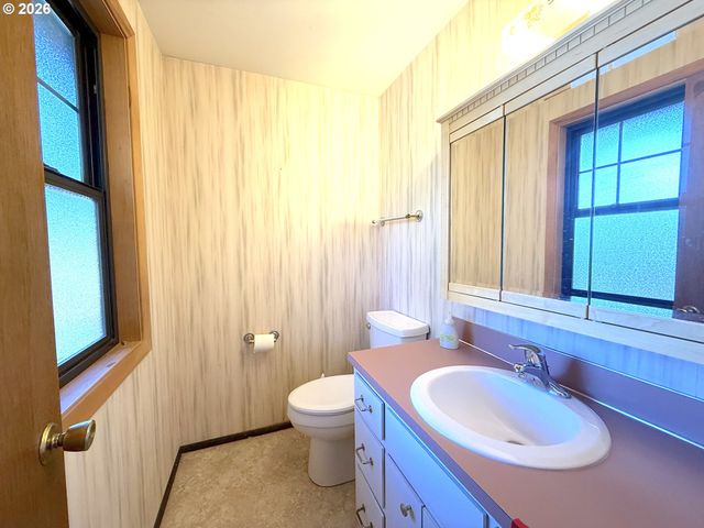 5035 WHITEAKER St, Eugene, OR 97405