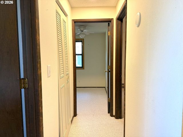 5035 WHITEAKER St, Eugene, OR 97405