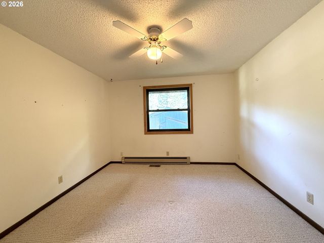 5035 WHITEAKER St, Eugene, OR 97405