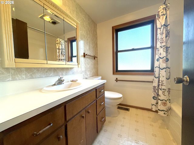 5035 WHITEAKER St, Eugene, OR 97405