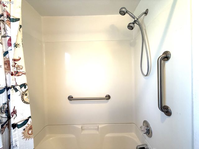 5035 WHITEAKER St, Eugene, OR 97405