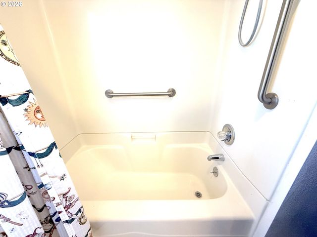 5035 WHITEAKER St, Eugene, OR 97405