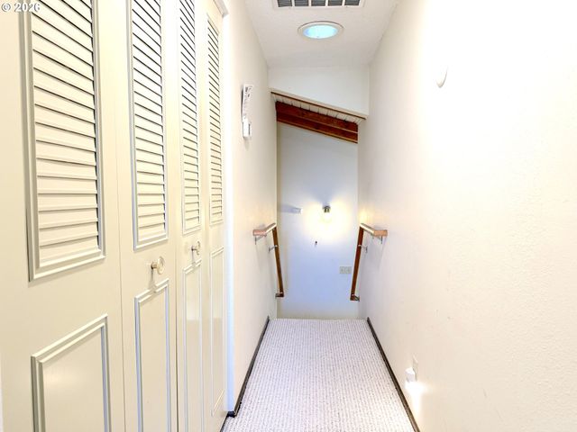 5035 WHITEAKER St, Eugene, OR 97405