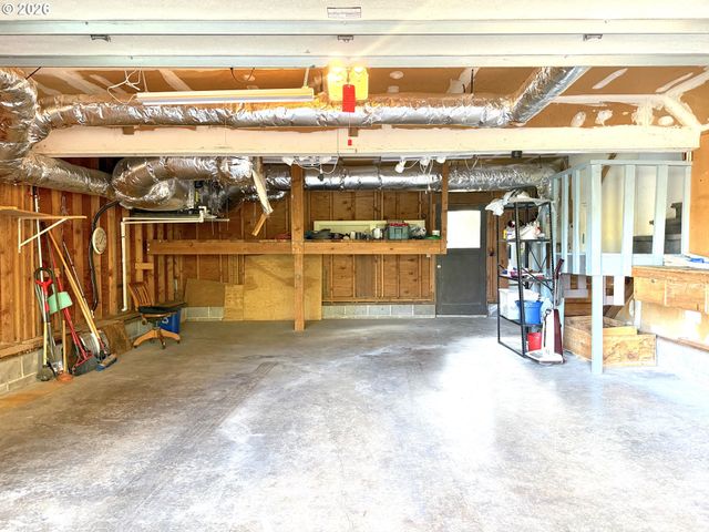 5035 WHITEAKER St, Eugene, OR 97405