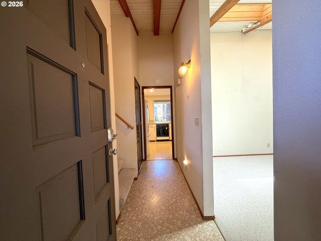 5035 WHITEAKER St, Eugene, OR 97405