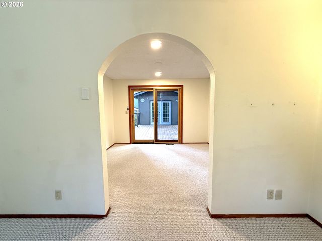 5035 WHITEAKER St, Eugene, OR 97405