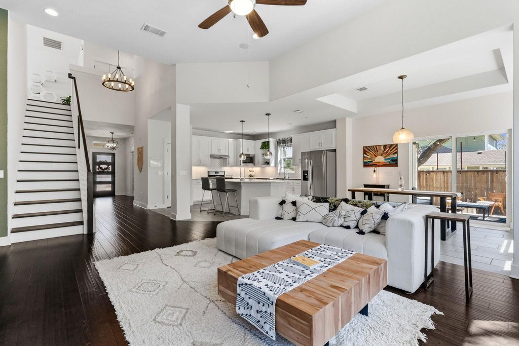 7205 Albert RD, Austin, TX 78745