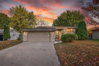 8000 Perry Avenue N, Brooklyn Park, MN 55443