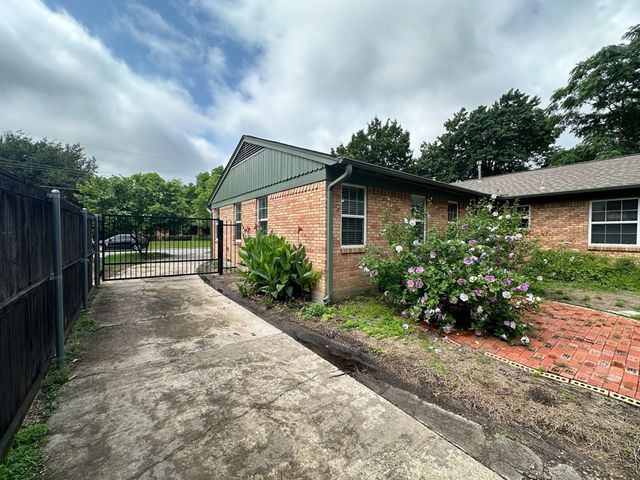 6461 Danbury Lane, Dallas, TX 75214