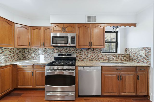 163 HIGHWOOD AVE, Weehawken, NJ 07086