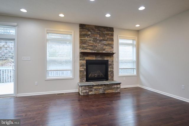 157 HONORS LN, State College, PA 16803