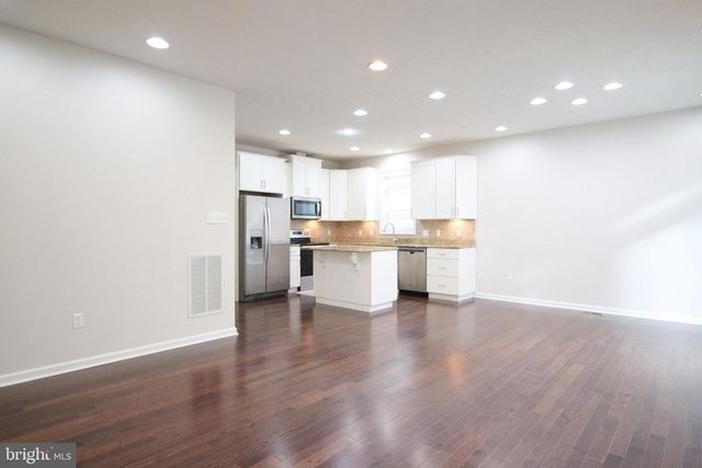 157 HONORS LN, State College, PA 16803