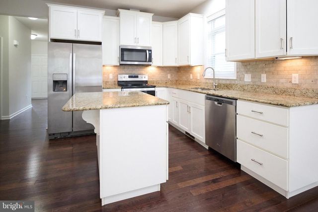 157 HONORS LN, State College, PA 16803