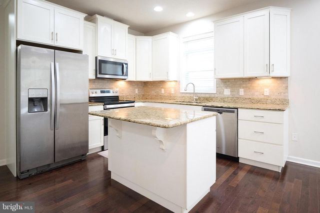 157 HONORS LN, State College, PA 16803