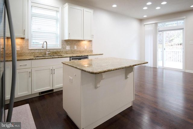 157 HONORS LN, State College, PA 16803