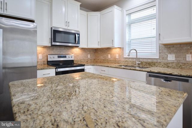 157 HONORS LN, State College, PA 16803