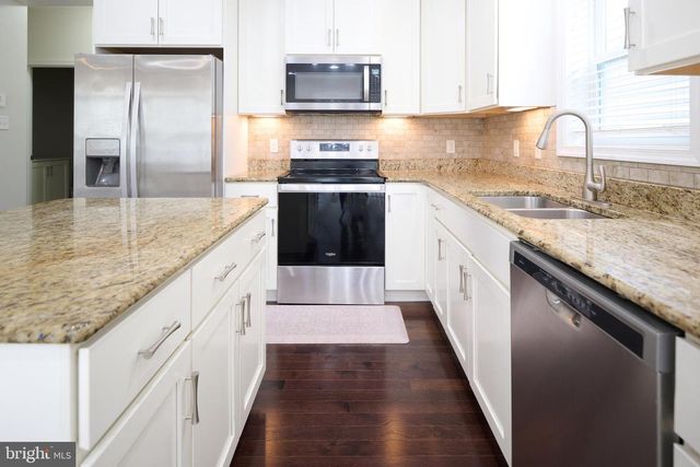 157 HONORS LN, State College, PA 16803