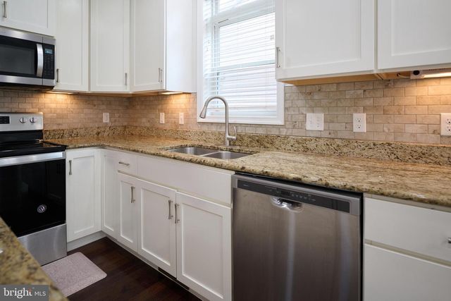 157 HONORS LN, State College, PA 16803