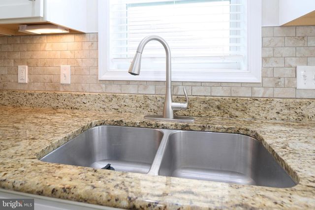 157 HONORS LN, State College, PA 16803