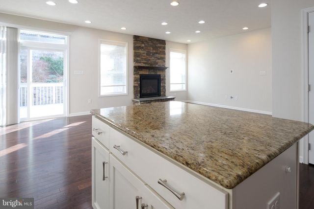 157 HONORS LN, State College, PA 16803