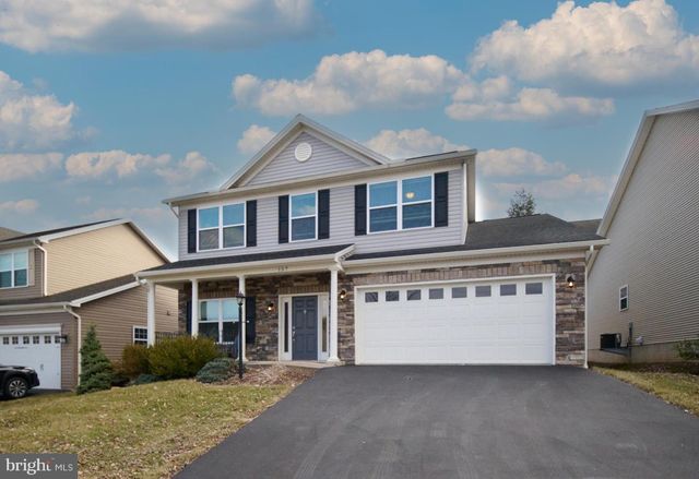 157 HONORS LN, State College, PA 16803