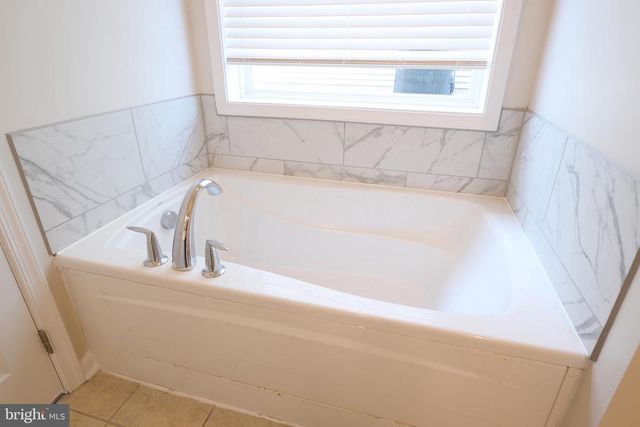 157 HONORS LN, State College, PA 16803