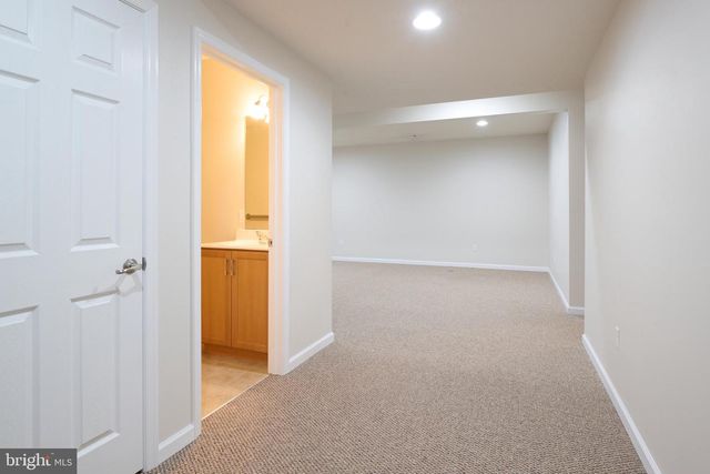 157 HONORS LN, State College, PA 16803