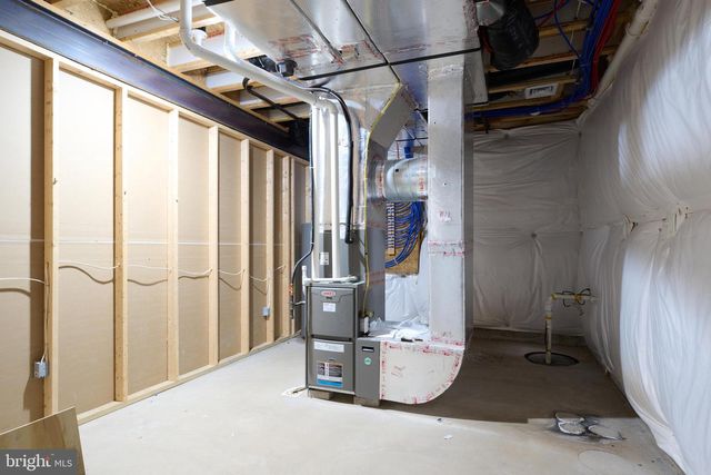 157 HONORS LN, State College, PA 16803