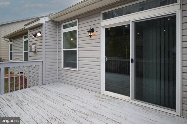 157 HONORS LN, State College, PA 16803