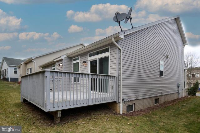 157 HONORS LN, State College, PA 16803