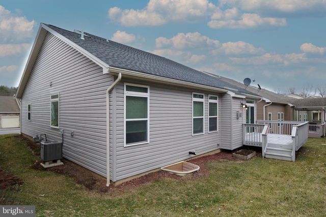 157 HONORS LN, State College, PA 16803