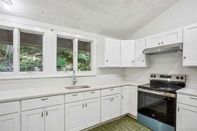 951 Haverstraw Road, Suffern, NY 10901