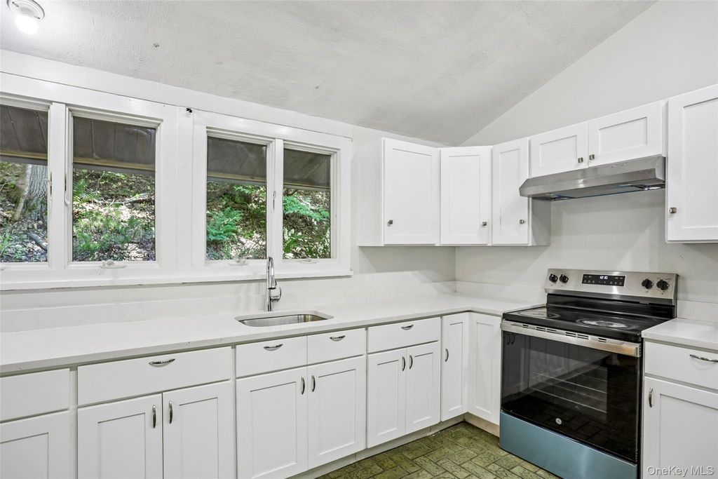 951 Haverstraw Road, Suffern, NY 10901 — photo 2
