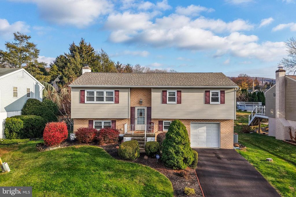 540 E GREENLEAF ST, Emmaus, PA 18049