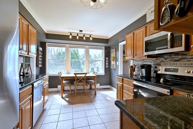 1303 E Ironwood Drive, Mount Prospect, IL 60056