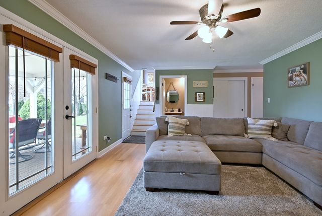 1303 E Ironwood Drive, Mount Prospect, IL 60056