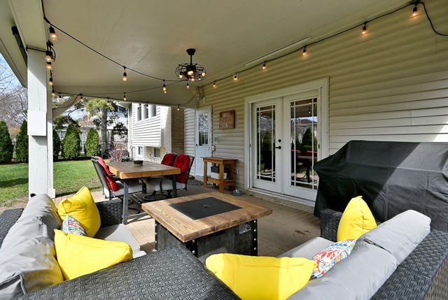 1303 E Ironwood Drive, Mount Prospect, IL 60056